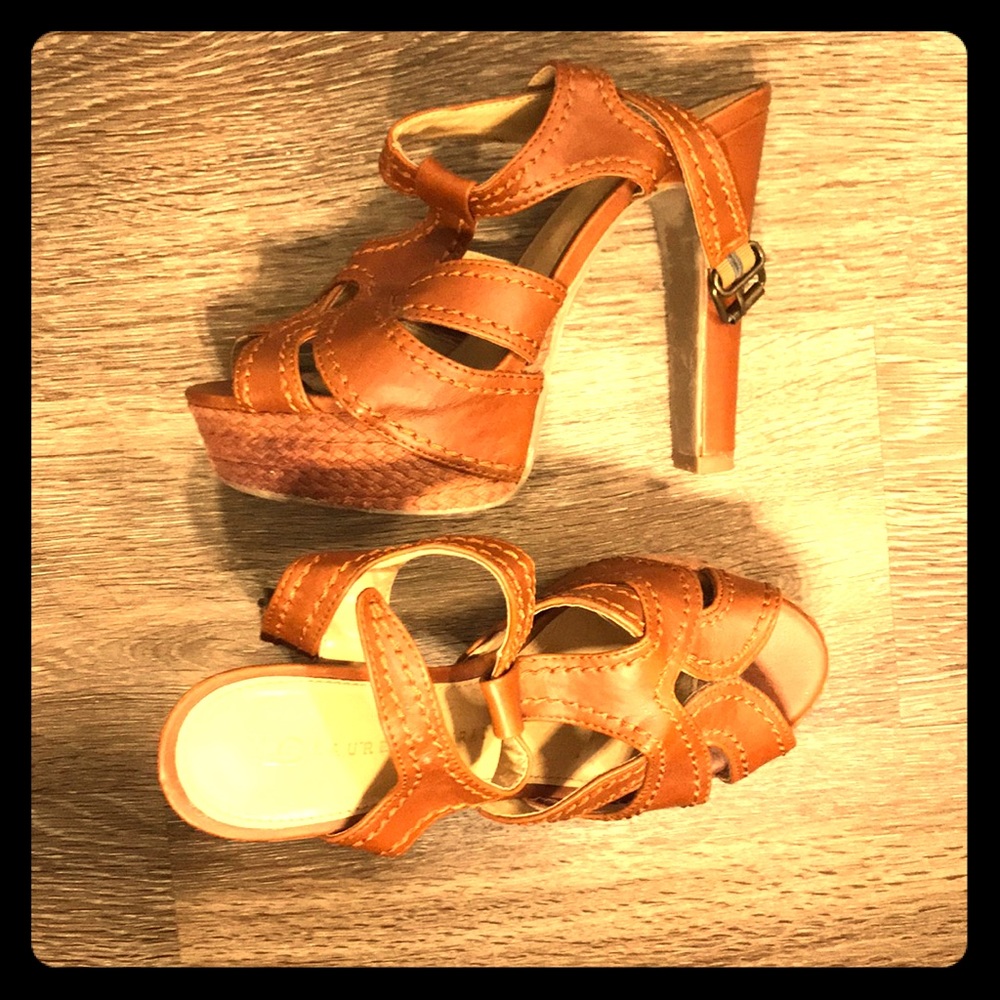 70’s style beige heeled sandals!